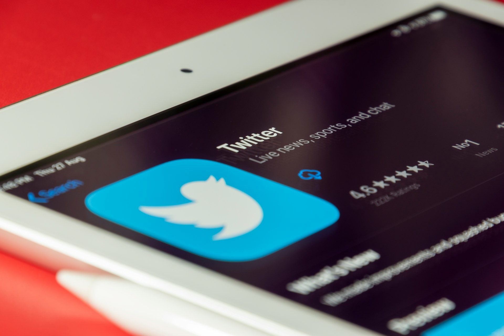 How to Stand Out on Twitter: Gaining Followers and Boosting Engagement